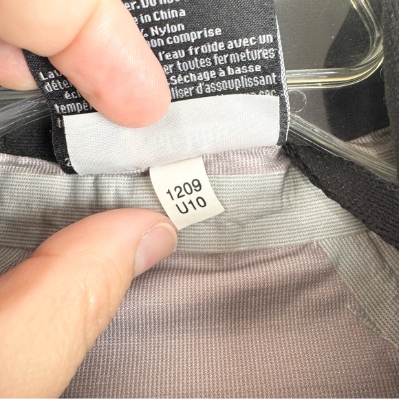 Showers Pass Men's Refuge Jacket Red Size M Outdoor Biking Mountaineering Hiking - Picture 15 of 16